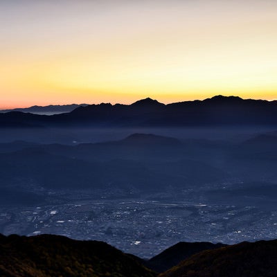 朝焼けの甲斐駒ヶ岳（赤石山脈北端）の写真