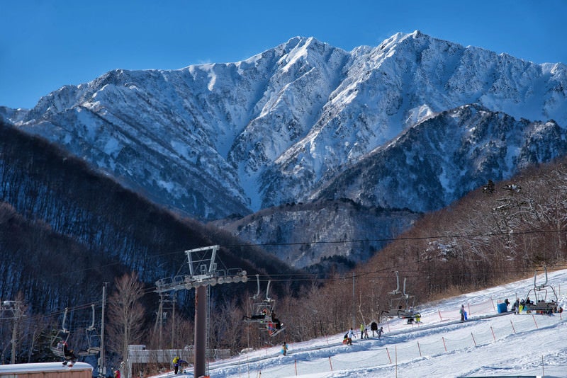 スキー場越しの爺ヶ岳（北アルプス）の写真