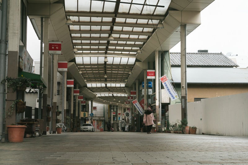 アーケードのある前橋中心商店街の写真