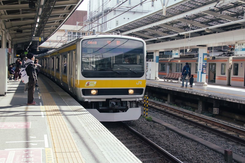 停車中の総武線中野行の写真