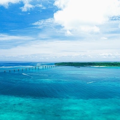 宮古ブルーの来間大橋の写真