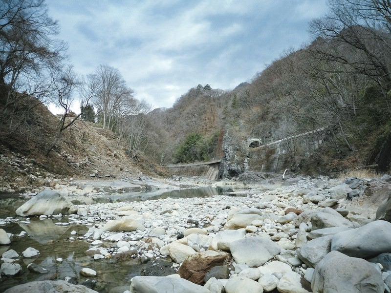 八ッ場ダムの水没予定の吾妻川の写真