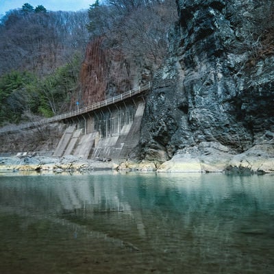 川原湯岩脈（臥龍岩）の写真