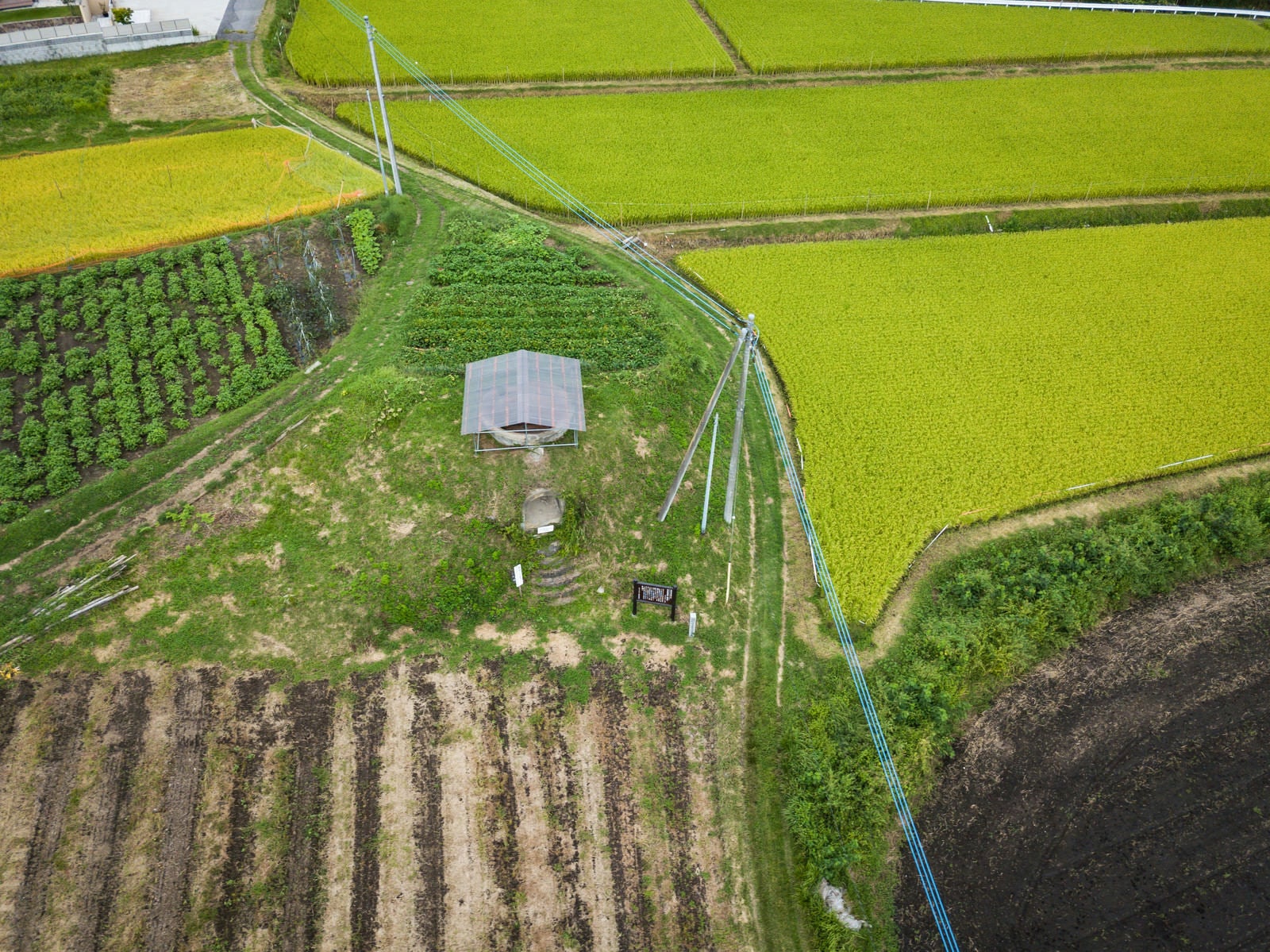 「長野原町防空監視哨（上空から）」の写真