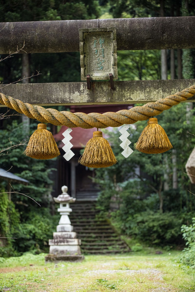 「菅沼神明宮の鳥居と注連縄」の写真