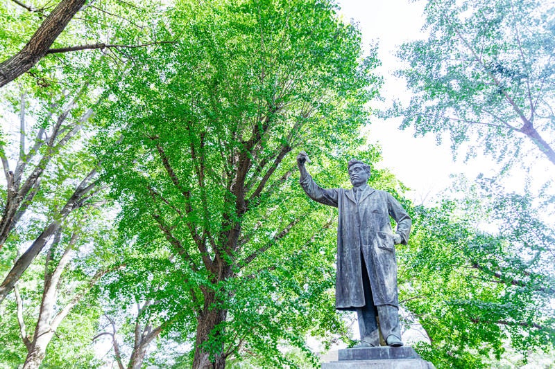 上野公園にある野口英世銅像の写真