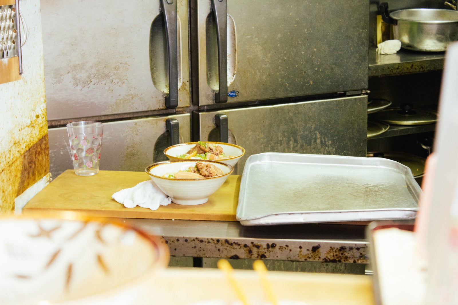 「下町の定食屋の厨房」の写真