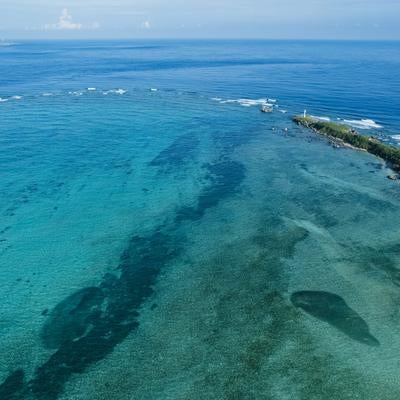 灯台のある離島の写真