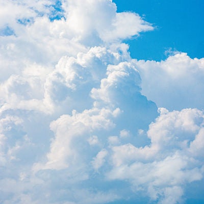 空高い大きな雲の写真