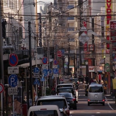 横浜の福富町の通りの写真