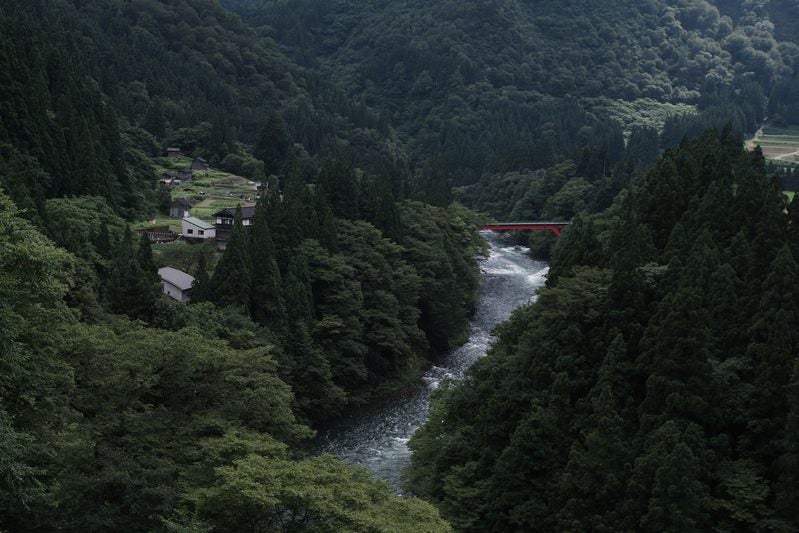 南砺市に流れる庄川峡の写真