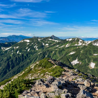 鷲羽岳山頂から三俣蓮華、双六、笠ヶ岳方面を見るの写真