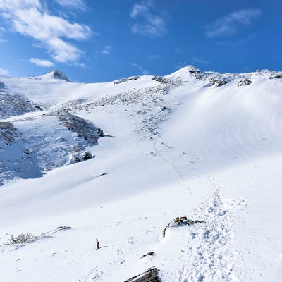 安達太良山山頂へと続く道の写真