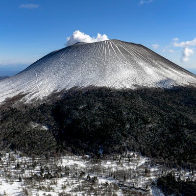 黒斑山稜線から見る浅間山の写真