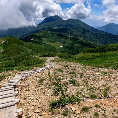 火打山山頂方面から見る妙高山方面の写真