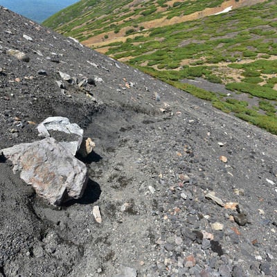 阿寒富士中腹の登山道（雌阿寒岳）の写真