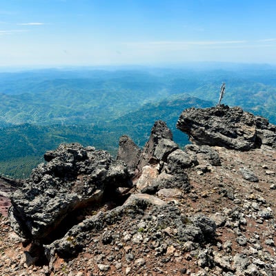 阿寒富士山頂からみる地平線まで続く森（雌阿寒岳）の写真