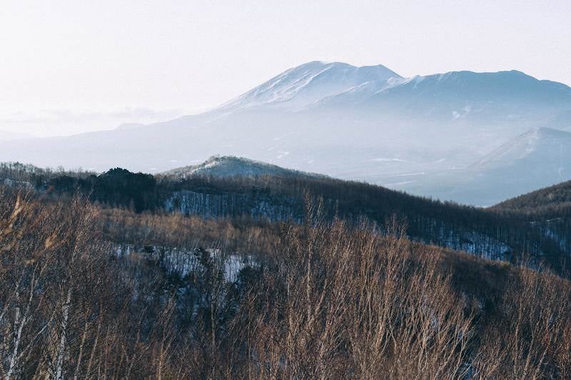 四阿山中腹から見る冬の浅間山の写真