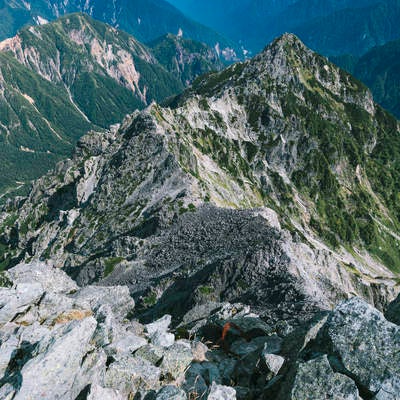 槍ヶ岳山頂からみる北鎌尾根の写真