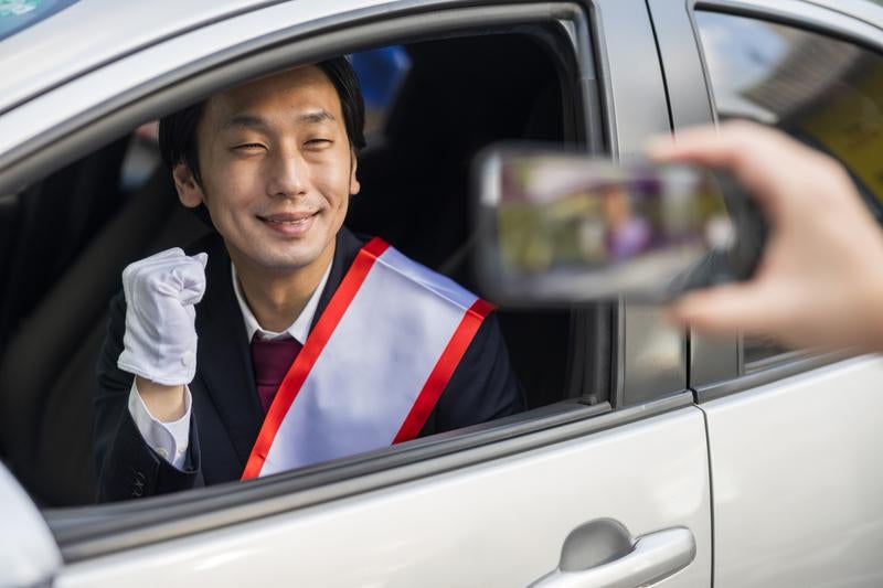 煽り運転の相手にも笑顔で対応の写真