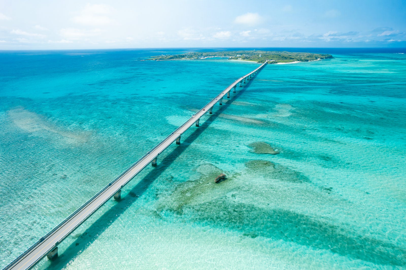 「南国の海と空そして池間大橋」の写真