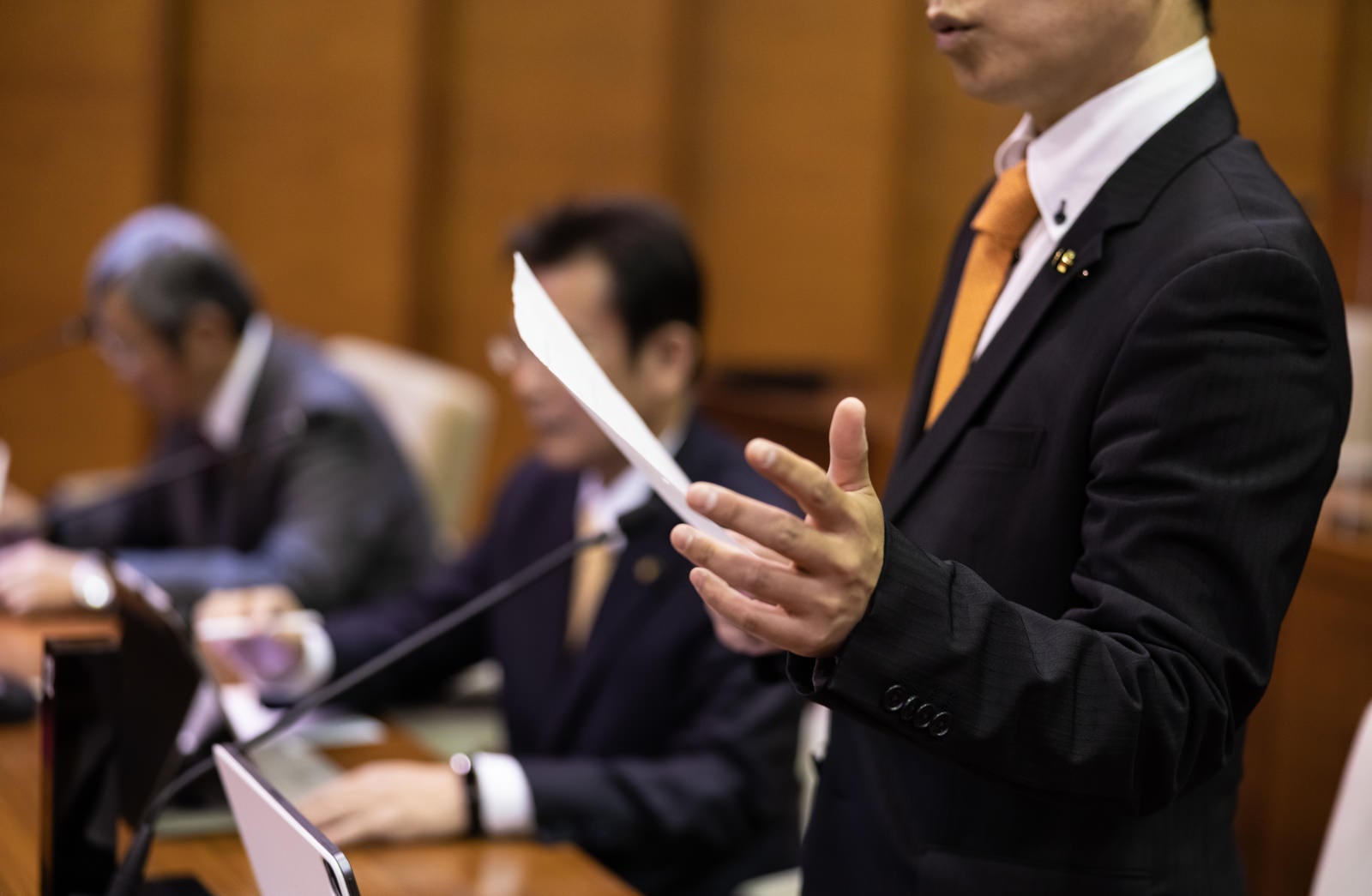 「街づくりに奮闘する市議会議員の3人」の写真