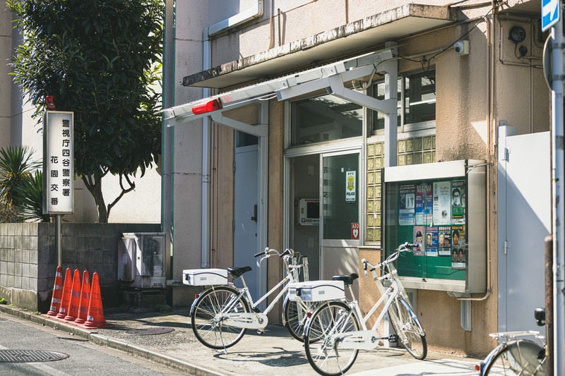 新宿の花園交番前の写真