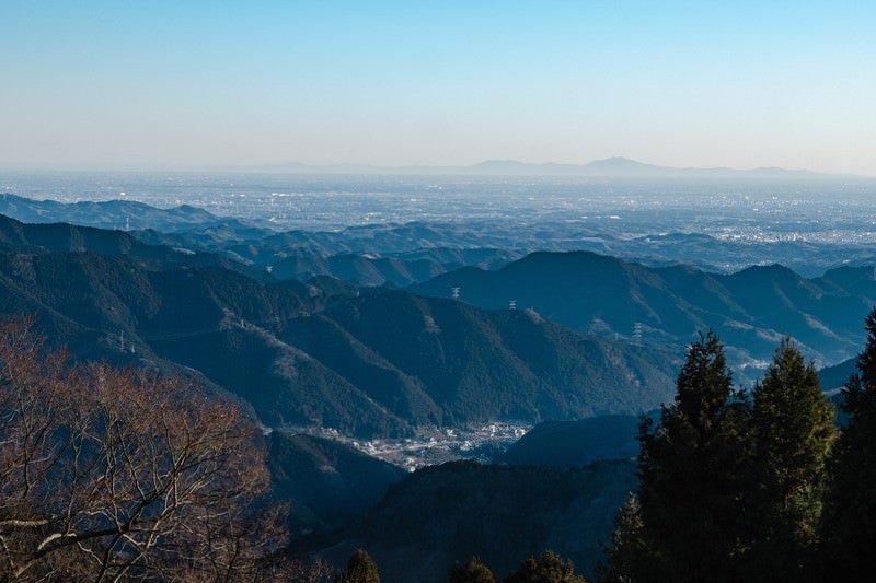 御岳山（東京）から望む筑波山の写真