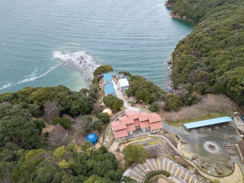 崎野自然公園キャンプ場と海岸沿いの新コテージの写真