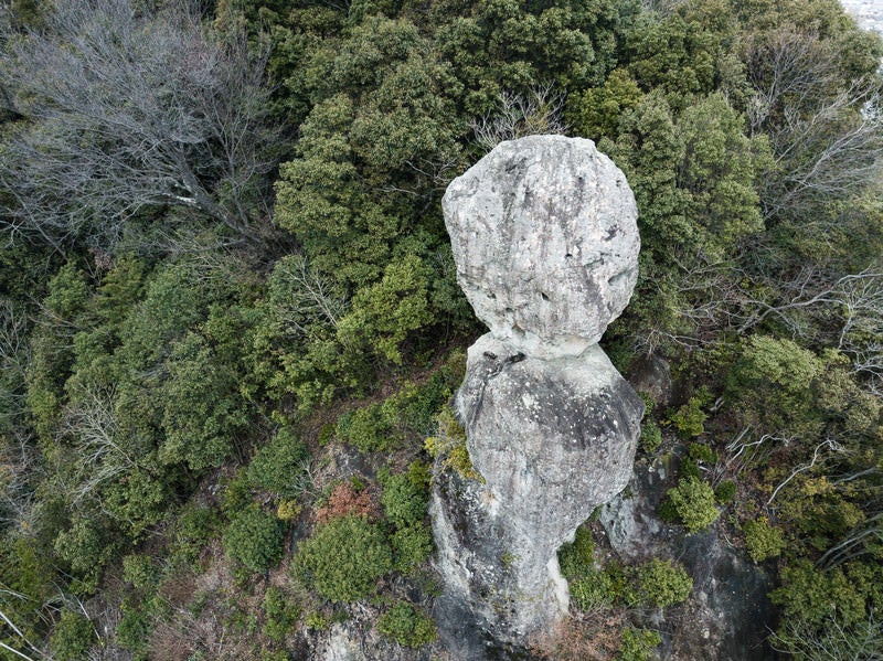 落ちそうで落ちない、鯖くさらかし岩の写真