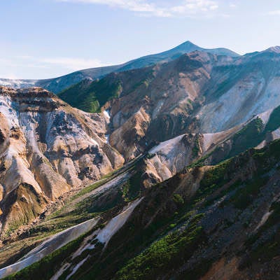 三段山と十勝岳の写真