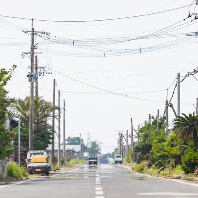 滑走路跡の面影を残した直線の道路（現・平和通り）の写真