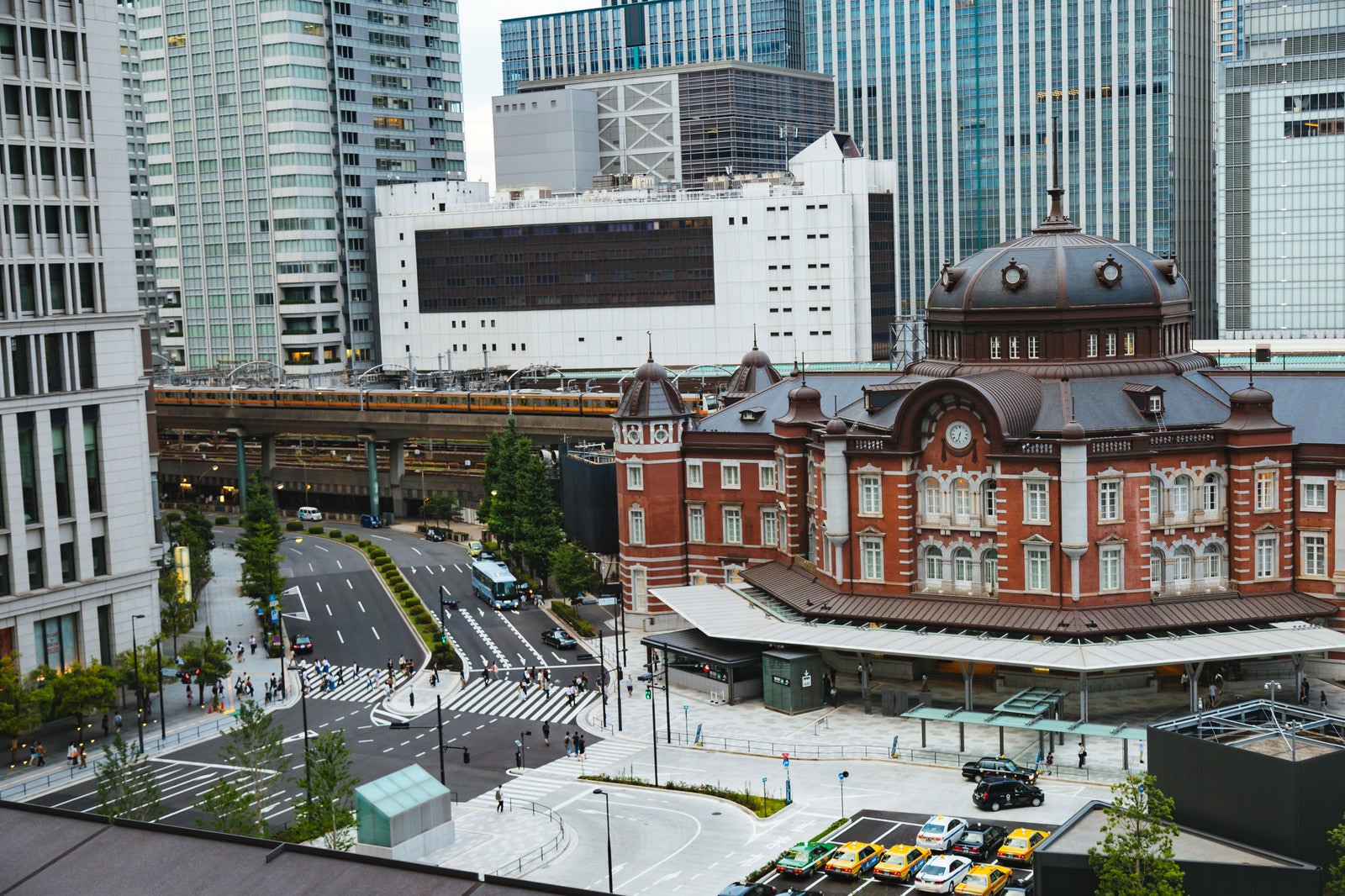 「東京駅丸の内北口の様子」の写真