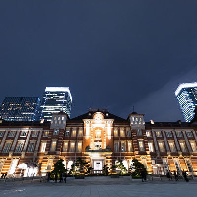 東京駅丸の内口（夜景）の写真