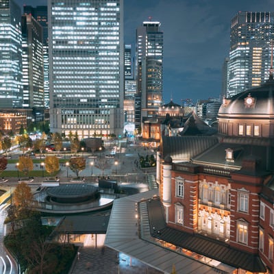 東京駅丸の内駅舎を見下ろす夜景の写真