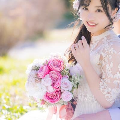 幸せの新婚女子の写真