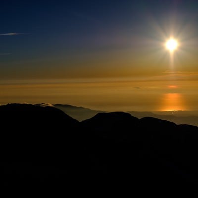 夕暮れと白馬岳のシルエットの写真