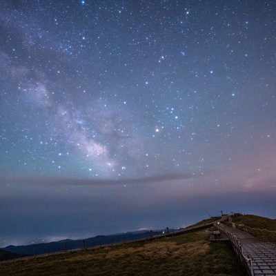 剣山の山頂から撮影した天の川の写真