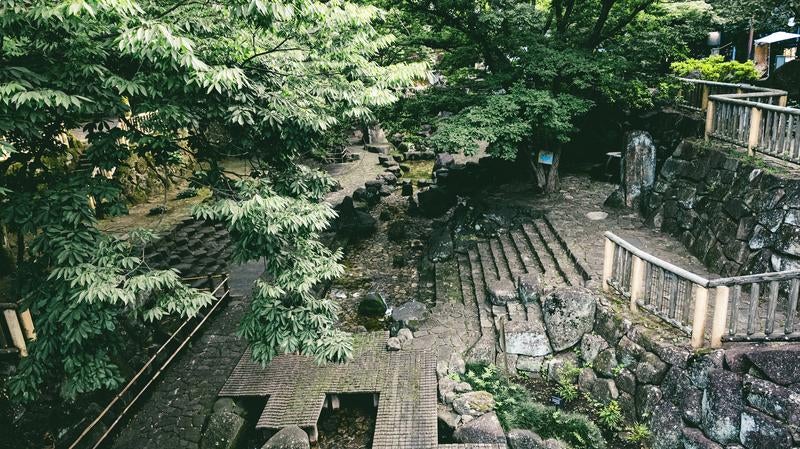 舟串橋から見下ろす音無親水公園の写真