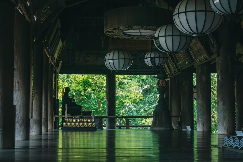 長谷寺の礼堂（内舞台）に祀られている賓頭盧(びんづる)尊者像の写真