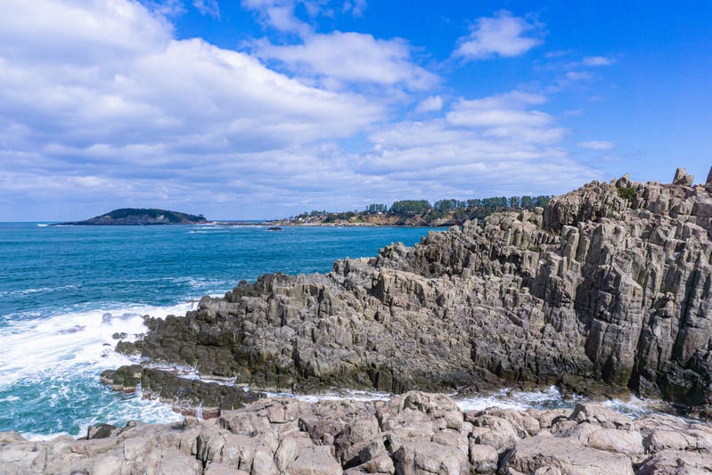 国の天然記念物である東尋坊と雄島の写真