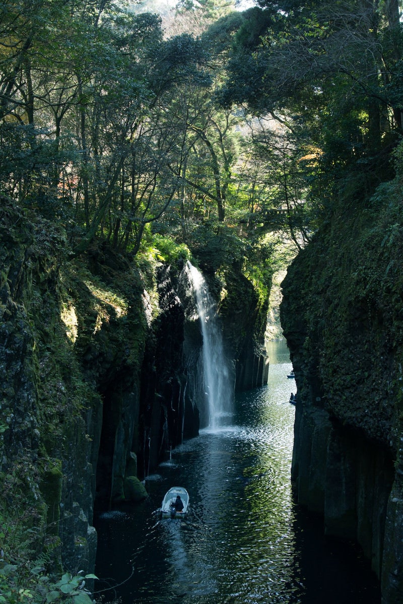 真名井の滝に向かうボート（宮崎県高千穂町）の写真