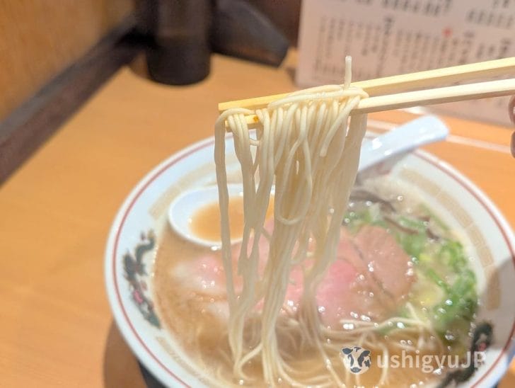 カタ麺で頼んだんですが、私好みのポキポキ食感も適度に残っていてちょうどよい