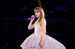 INGLEWOOD, CALIFORNIA - AUGUST 03: EDITORIAL USE ONLY. Taylor Swift performs onstage during "Taylor Swift | The Eras Tour" at SoFi Stadium on August 03, 2023 in Inglewood, California. (Photo by Emma McIntyre/TAS23/Getty Images for TAS Rights Management)