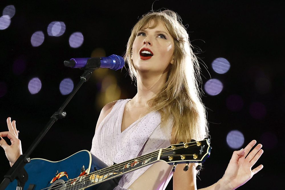 INGLEWOOD, CALIFORNIA - AUGUST 03: EDITORIAL USE ONLY. Taylor Swift performs onstage during "Taylor Swift | The Eras Tour" at SoFi Stadium on August 03, 2023 in Inglewood, California. (Photo by Emma McIntyre/TAS23/Getty Images for TAS Rights Management)