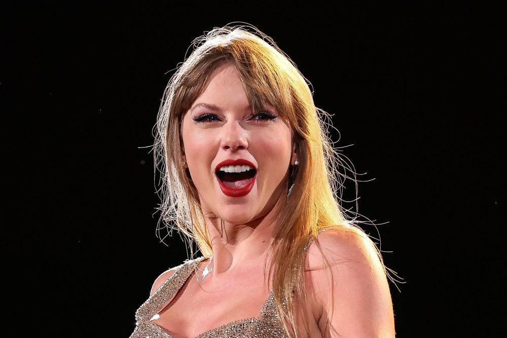 MEXICO CITY, MEXICO - AUGUST 24: EDITORIAL USE ONLY. Taylor Swift performs onstage during the "Taylor Swift | The Eras Tour" at Foro Sol on August 24, 2023 in Mexico City, Mexico. (Photo by Hector Vivas/TAS23/Getty Images for TAS Rights Management)