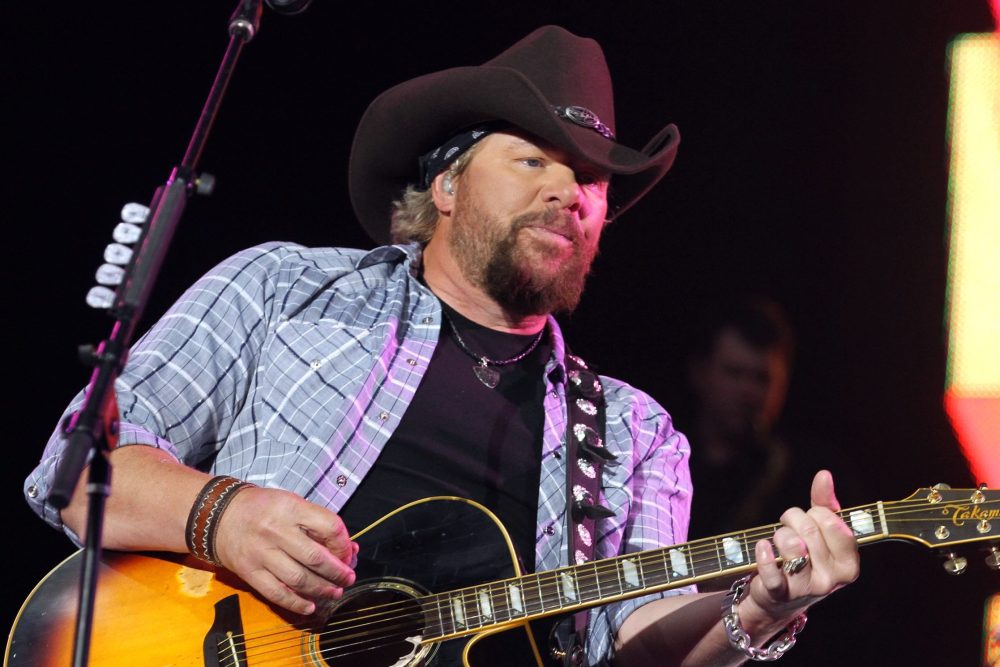 INDIO, CA - APRIL 25:  Musician Toby Keith performs during day 2 of Stagecoach: California's Country Music Festival 2010 held at The Empire Polo Club on April 25, 2010 in Indio, California.  (Photo by Christopher Polk/Getty Images)