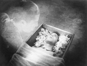 (Eingeschränkte Rechte für bestimmte redaktionelle Kunden in Deutschland. Limited rights for specific editorial clients in Germany.) Movie "Vampyr", directed by Carl Theodor Dreyer. Sreenplay written by Christen Jul nd C.T. Dreyer. Germany 1931/1932 - Film scene (Photo by ullstein bild/ullstein bild via Getty Images)