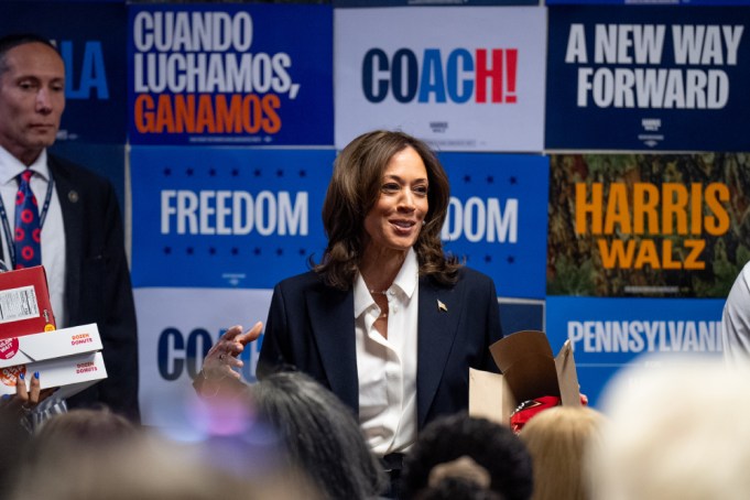 WASHINGTON, DC - NOVEMBER 05: Democratic presidential nominee, U.S. Vice President Kamala Harris drops by a phone bank event at the Democratic National Committee headquarters on Election Day November 05, 2024 in Washington, DC. Americans cast their ballots today in the presidential race between Republican nominee former President Donald Trump and Harris, as well as multiple state elections that will determine the balance of power in Congress. (Photo by Andrew Harnik/Getty Images)