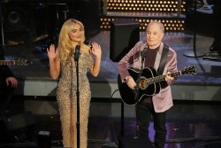 SNL50: THE ANNIVERSARY SPECIAL -- Pictured: (l-r) Sabrina Carpenter and Paul Simon perform “Homeward Bound” on February 16, 2025 -- (Photo by: Virginia Sherwood/NBC)